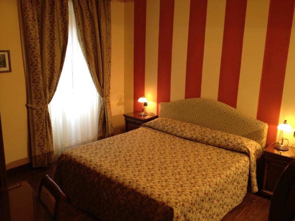 La Dependance Otel Menaggio Oda fotoğraf