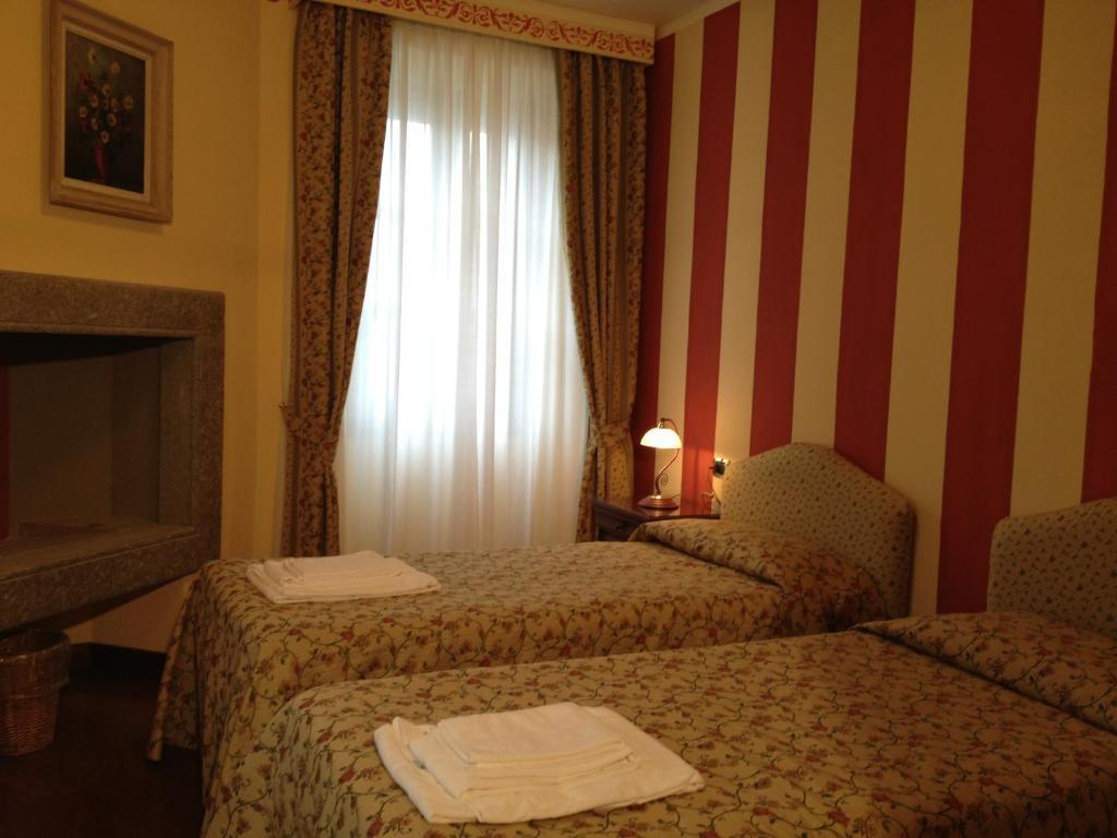 La Dependance Otel Menaggio Oda fotoğraf